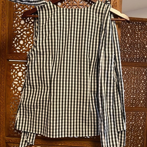 🚺 📐J.O.A. Black & white gingham sleeveless top with shoulder bow - Picture 5 of 11